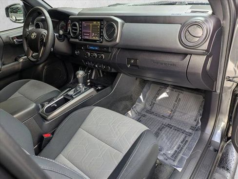 Used 2022 Toyota Tacoma TRD Off-Road image 18