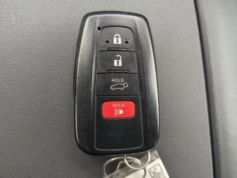 Used 2022 Toyota Highlander XLE image 33