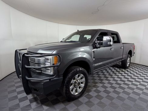 Used 2019 Ford F250 Platinum w/ Platinum Ultimate Package AWD/4WD image 2