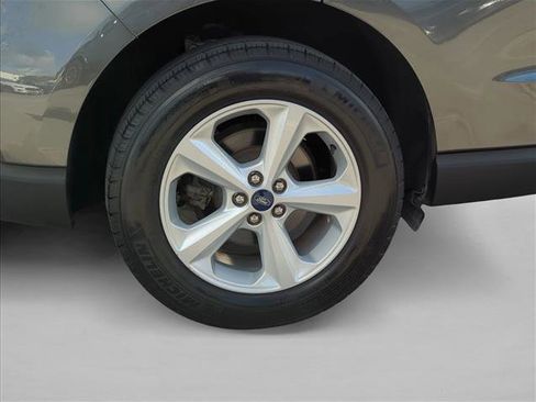 Used 2020 Ford Edge SE image 30
