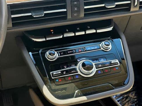 Used 2022 Lincoln Corsair AWD w/ Premium Package image 23