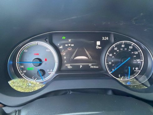 Used 2024 Toyota Venza XLE AWD/4WD image 13