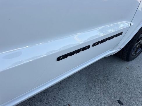 Used 2019 Jeep Grand Cherokee Altitude image 24