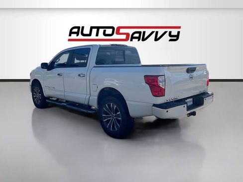 Used 2018 Nissan Titan SL image 5