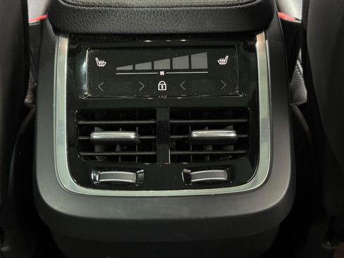 Used 2018 Volvo XC90 T6 Momentum w/ Convenience Package image 11