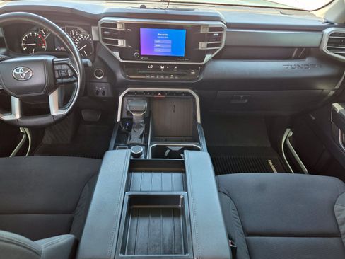 Used 2022 Toyota Tundra SR5 w/ SR5 Convenience Package AWD/4WD image 7