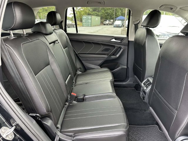 Used 2024 Volkswagen Tiguan SE AWD/4WD image 10
