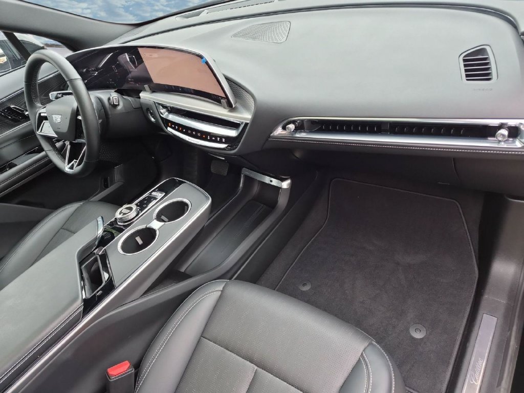 Certified 2024 Cadillac Lyriq Sport AWD/4WD image 18