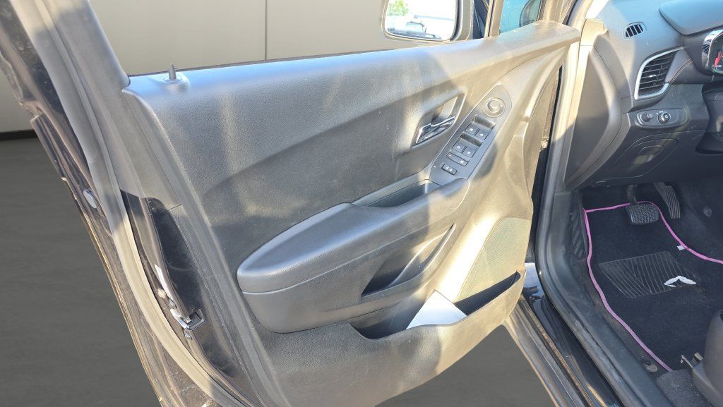 Used 2020 Chevrolet Trax LS w/ Tint and Cruise Package FWD image 15