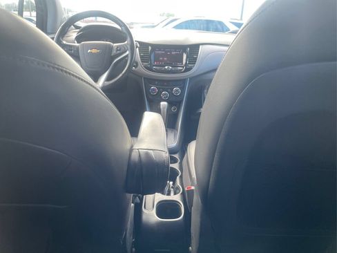 Used 2020 Chevrolet Trax LT w/ Sun & Sound Package AWD/4WD image 18