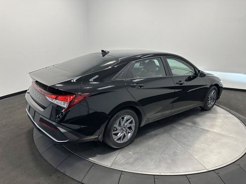 Used 2024 Hyundai Elantra SEL FWD image 7