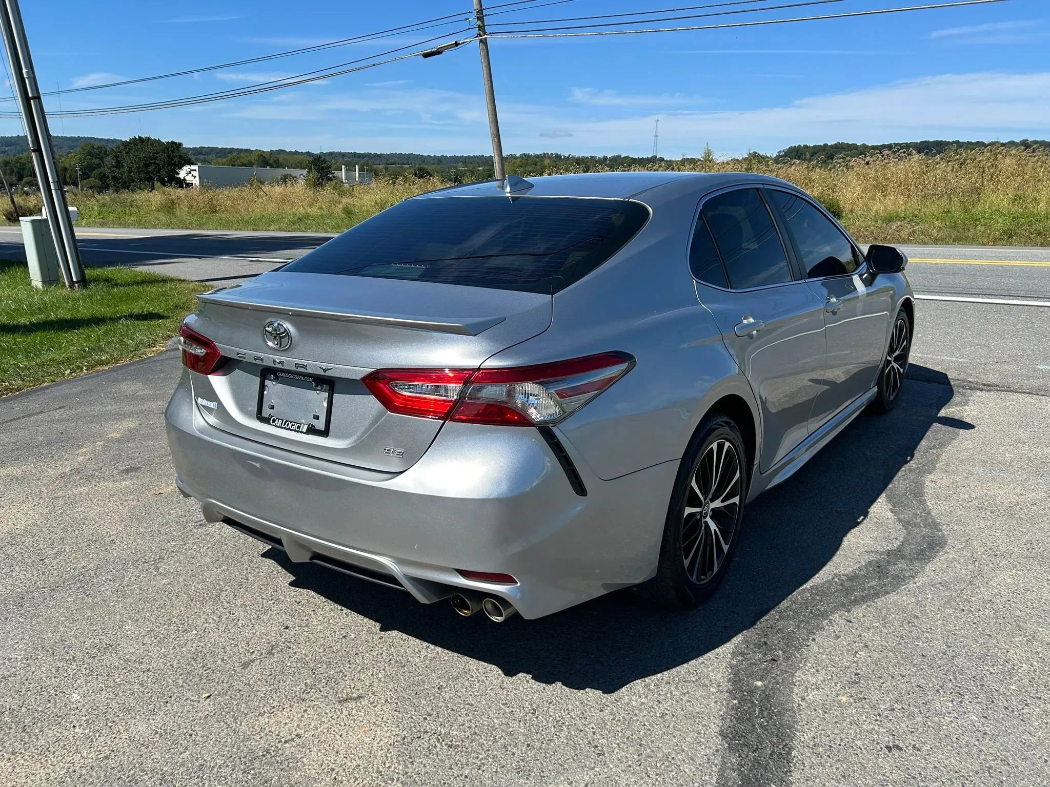 Used 2019 Toyota Camry SE FWD image 6