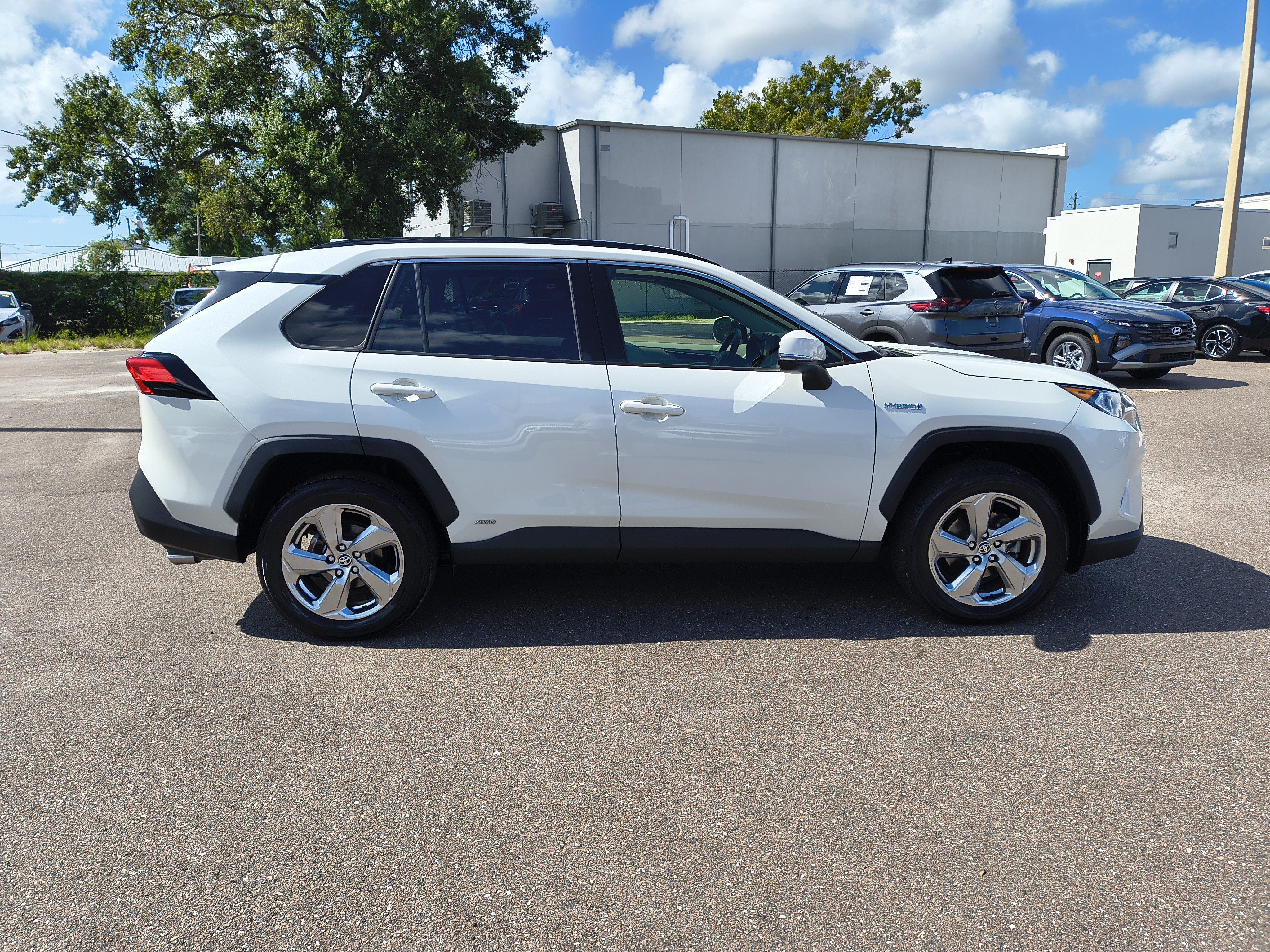 Used 2021 Toyota RAV4 XLE Premium AWD/4WD image 7