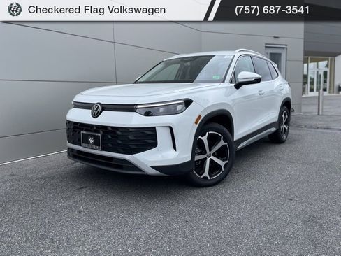 New 2025 Volkswagen Tiguan SE image 1