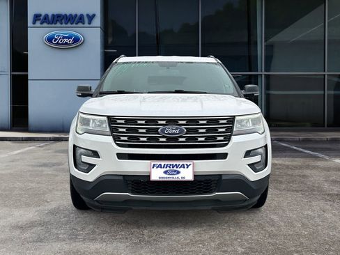Used 2017 Ford Explorer XLT w/ Equipment Group 201A image 3