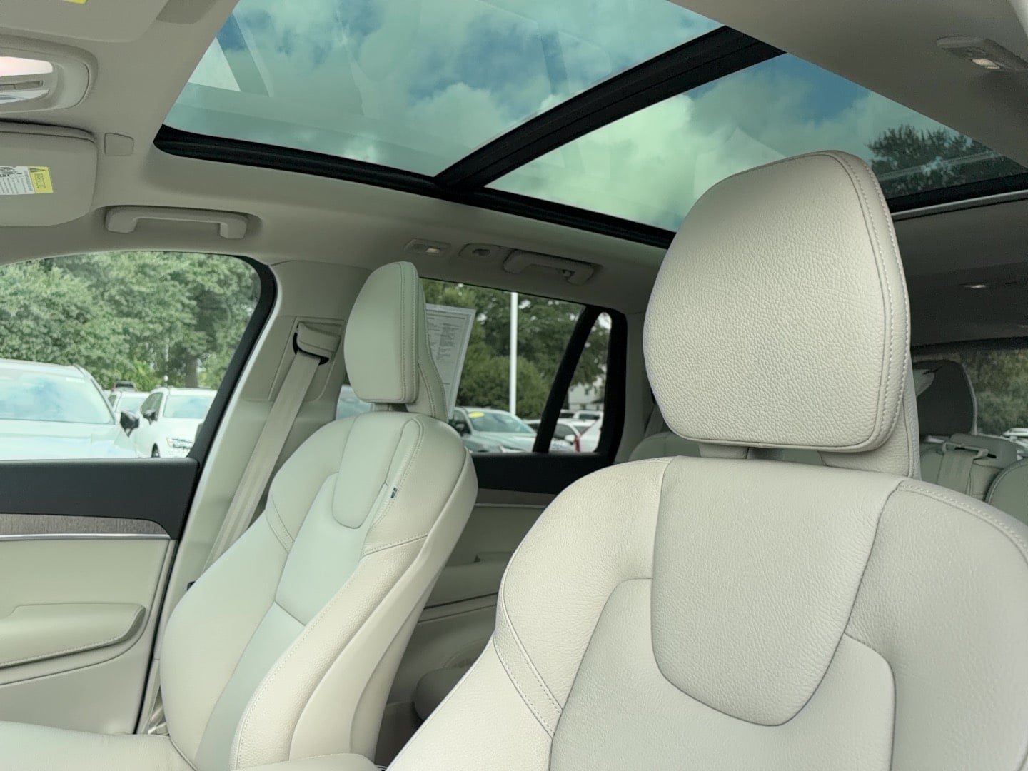 Certified 2024 Volvo XC90 B6 Plus w/ Protection Package Premier AWD/4WD image 14
