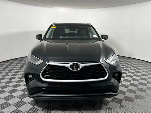 Used 2026 Toyota Highlander XLE image 2