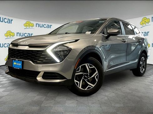 Used 2023 Kia Sportage LX image 3