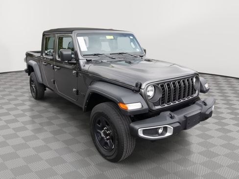 Used 2024 Jeep Gladiator Sport AWD/4WD image 3