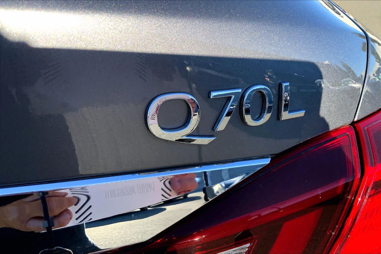 Used 2019 INFINITI Q70 L 3.7 AWD/4WD image 10