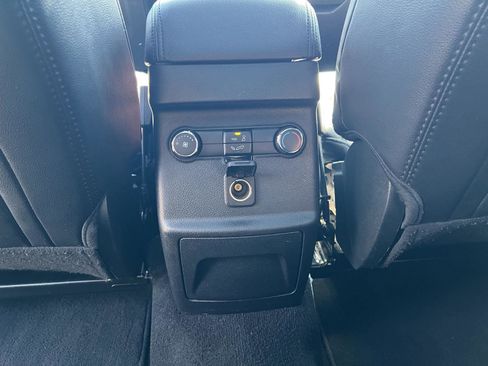 Used 2019 Ford Explorer XLT w/ Equipment Group 202A AWD/4WD image 43
