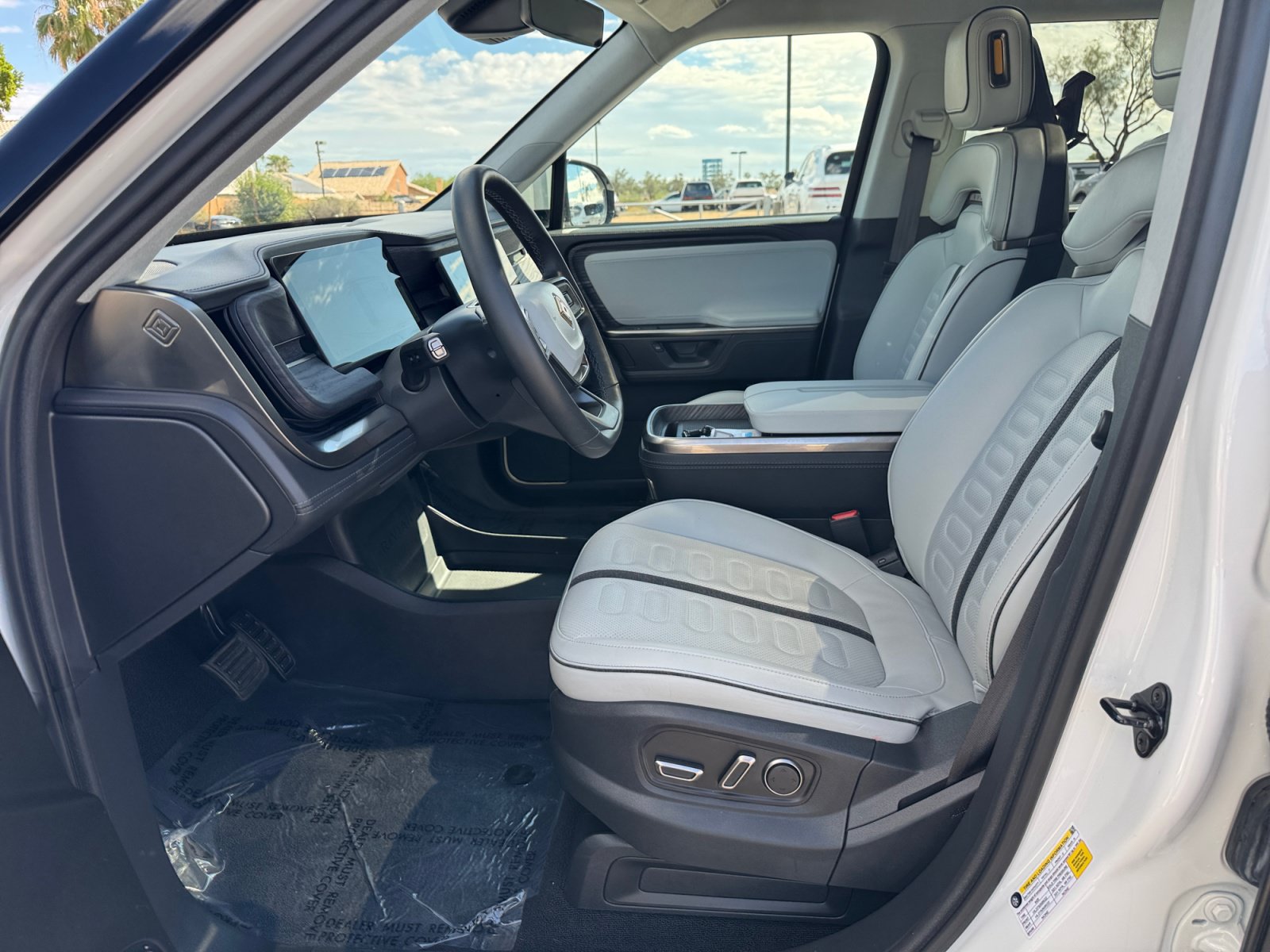 Used 2025 Rivian R1S Adventure Dual AWD/4WD image 14
