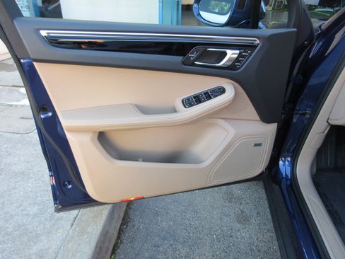 Used 2024 Porsche Macan image 5