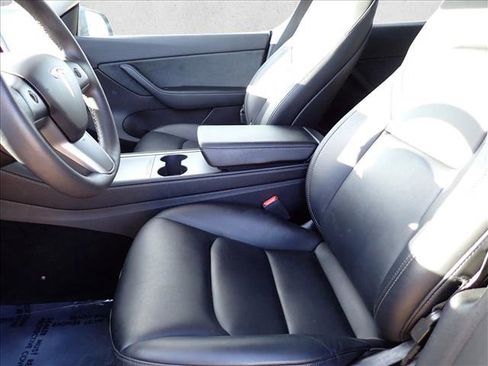 Used 2022 Tesla Model Y Long Range image 13