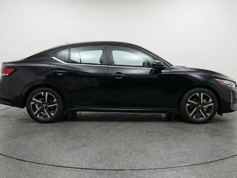 Used 2025 Nissan Sentra SV FWD image 11