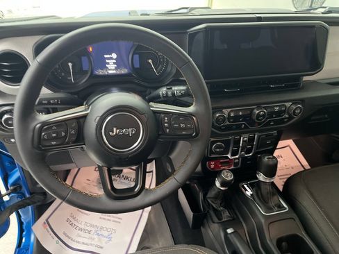 Used 2024 Jeep Wrangler Unlimited AWD/4WD image 15