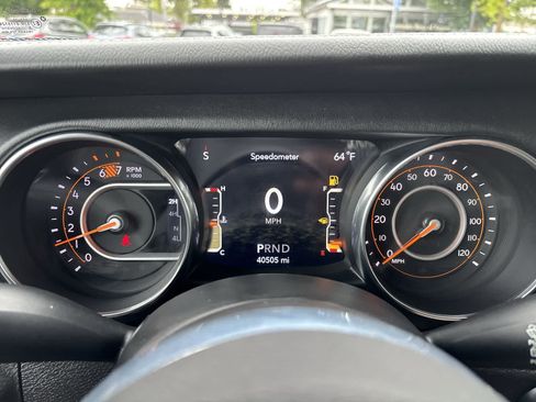Used 2019 Jeep Wrangler Unlimited Sahara AWD/4WD image 16