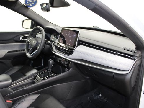 Used 2024 Jeep Compass Latitude image 23