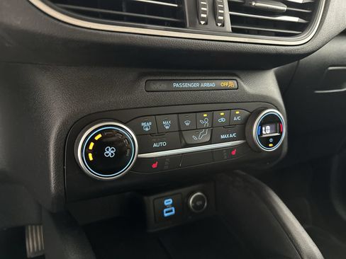 Used 2020 Ford Escape SE FWD image 19