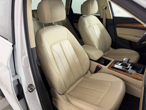 Used 2023 Audi Q5 2.0T Premium w/ Convenience Package image 23
