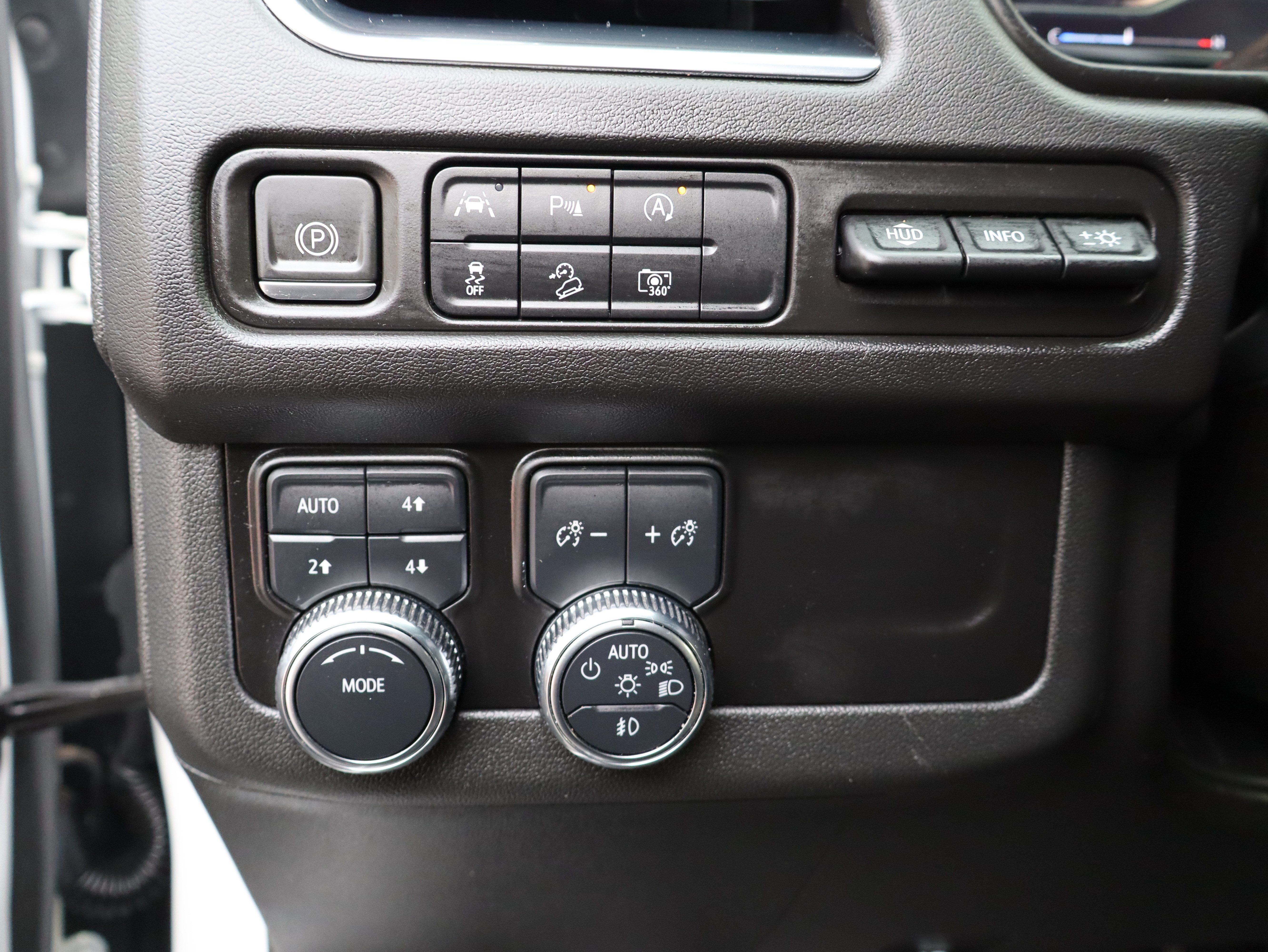 Used 2024 GMC Yukon AT4 w/ Technology Package AWD/4WD image 27