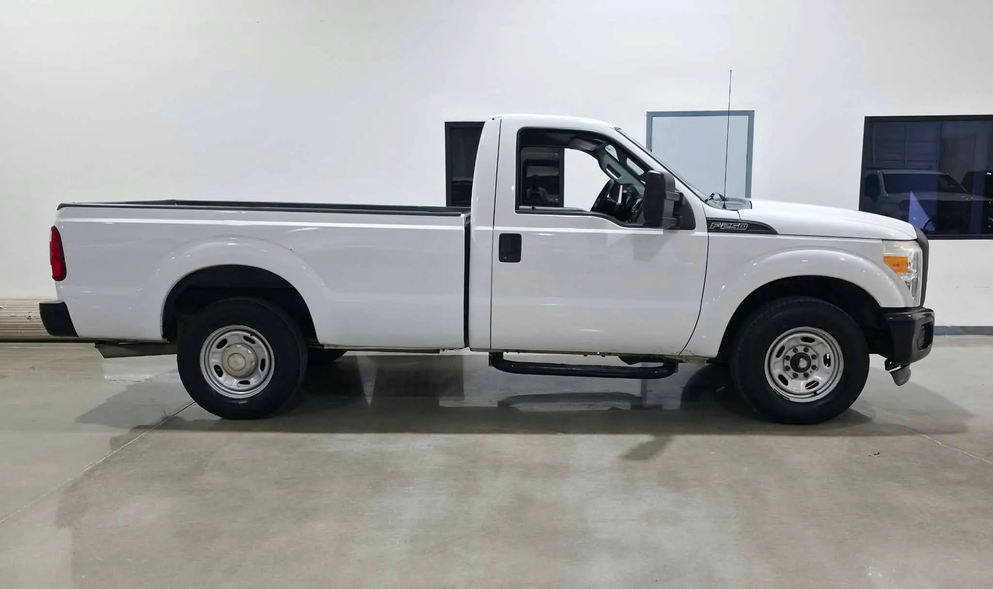 Used 2014 Ford F250 XL RWD image 2