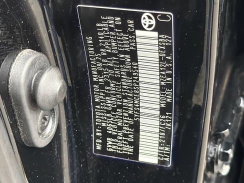Used 2025 Toyota Corolla SE FWD image 34