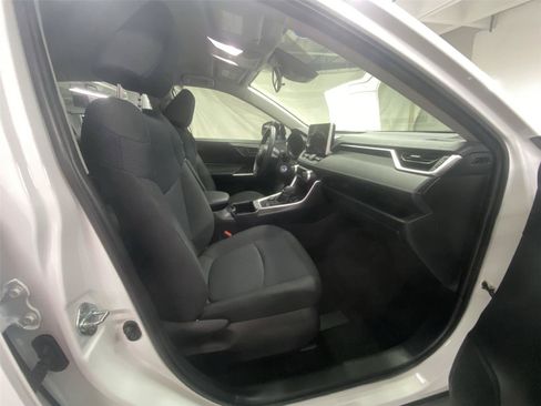 Used 2023 Toyota RAV4 LE AWD/4WD image 28