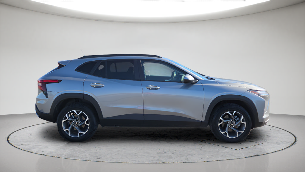 Used 2025 Chevrolet Trax LT w/ LT Convenience Package FWD image 18