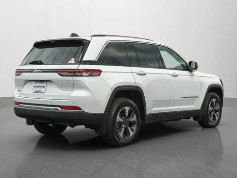 Used 2022 Jeep Grand Cherokee Limited 4xe w/ Luxury Tech Group II AWD/4WD image 7