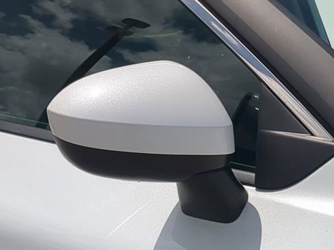 Certified 2025 Nissan Rogue SV FWD image 27
