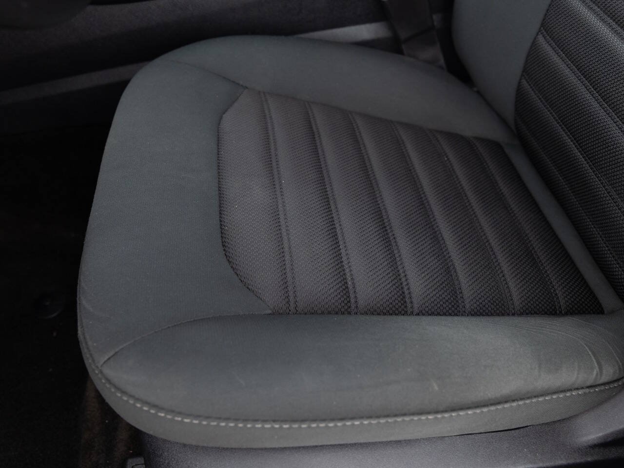 Used 2018 Ford Fusion SE w/ Fusion SE Technology Package FWD image 21