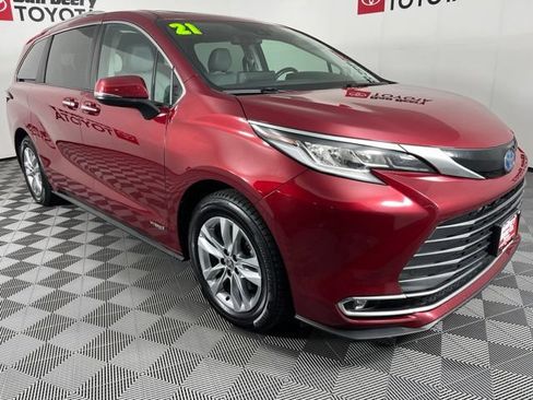 Certified 2021 Toyota Sienna Limited AWD/4WD image 1