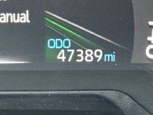 Used 2024 Toyota RAV4 XLE FWD image 33