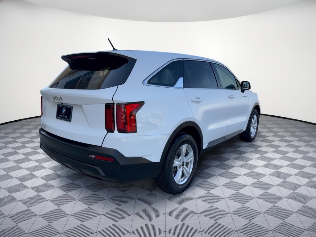Used 2023 Kia Sorento LX FWD image 9