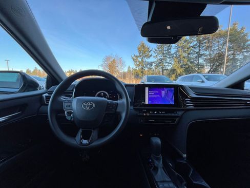 Used 2025 Toyota Camry LE image 33