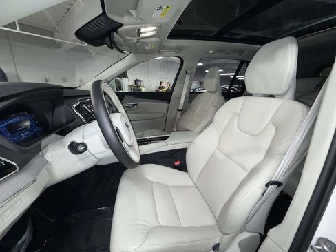 Used 2025 Volvo XC90 T8 Plus AWD/4WD image 2
