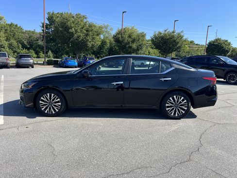 Certified 2025 Nissan Altima 2.5 SV FWD image 8