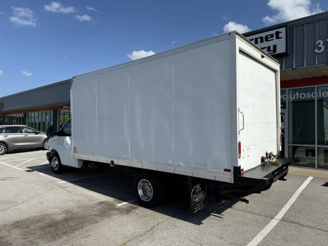Used 2018 Chevrolet Express 3500 Extended w/ Driver Convenience Package RWD image 4