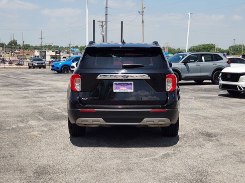 Used 2023 Ford Explorer XLT w/ Equipment Group 202A RWD image 8